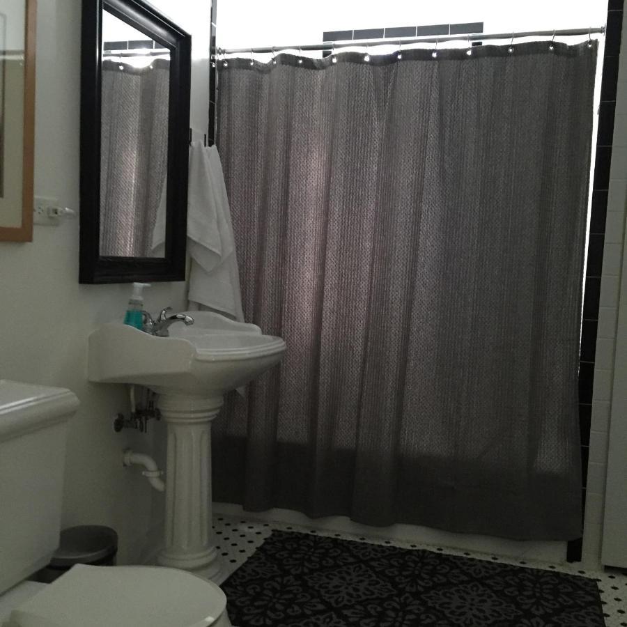 Oak Park Beauties - Tree Lined Streets - Walkable Apartment Екстериор снимка